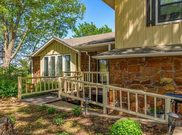 900 Briarwood Drive, Bartlesville, OK 74006