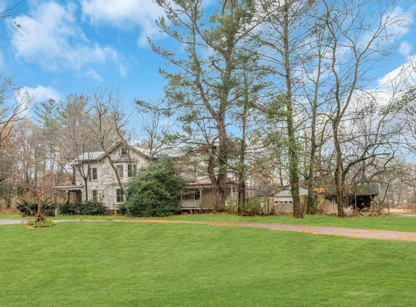 115 Duck Pond Road, Glen Cove, NY 11542