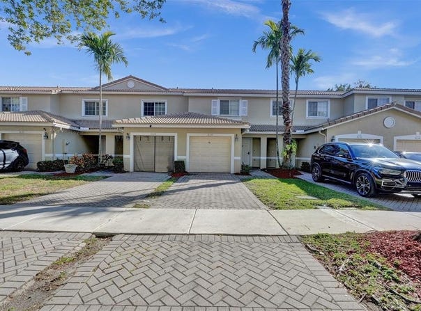 9130 Chambers St, Tamarac, FL 33321