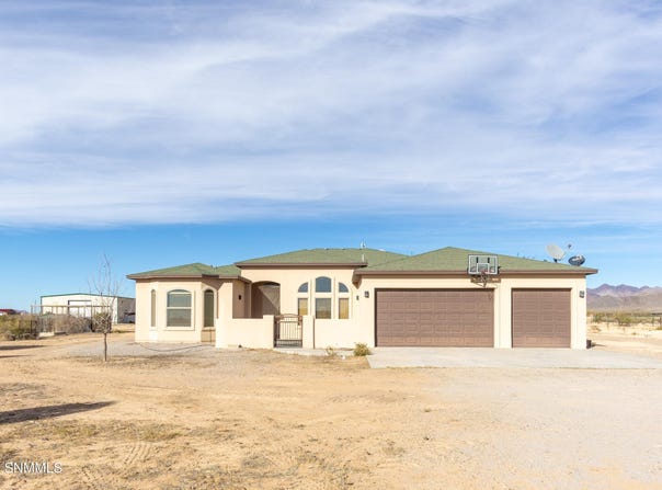 229 Vista Del Rey Drive, Vado, NM 88072