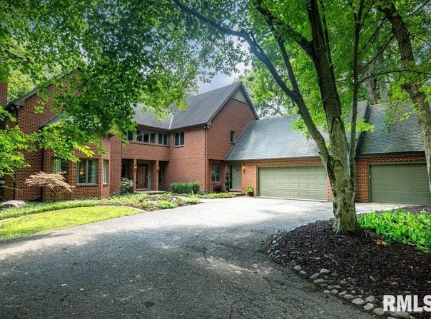 408 W RAVINWOODS Road, Peoria, IL 61615