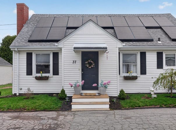 37 Blakely Ct, Fall River, MA 02720