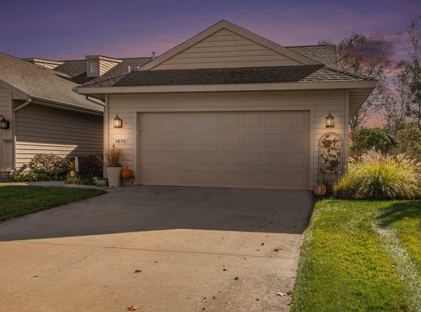 1670 E HARBOUR TOWNE CIRCLE, MUSKEGON, MI 49441