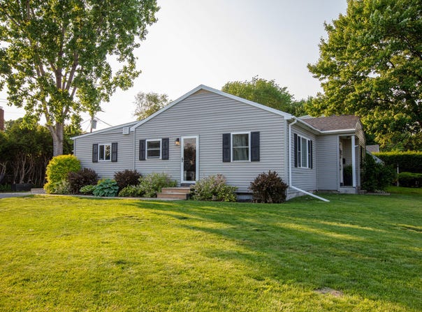 40 Olivetti Place, Plattsburgh, NY 12901
