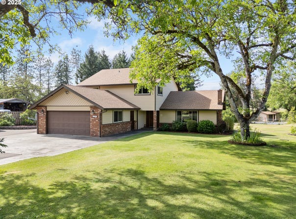 1884 WILD RIVER DR, Roseburg, OR 97470