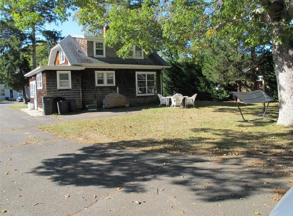 16 Redfield Lane, Westhampton Beach, NY 11978