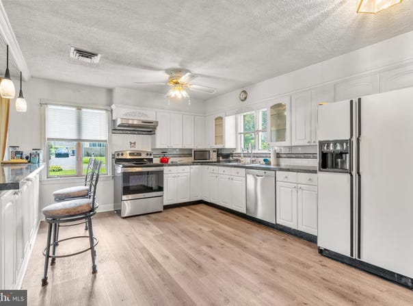 19 SPRUCE AVENUE, BORDENTOWN, NJ 08505