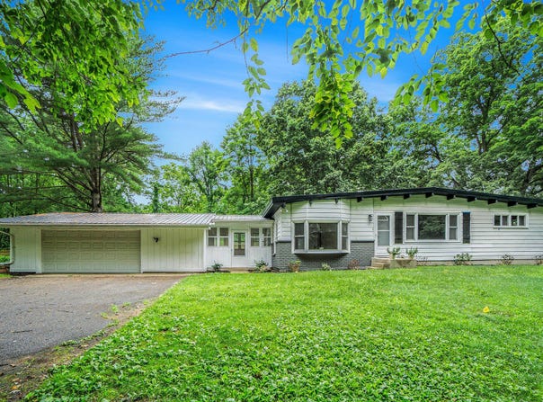 7350 N 46th Street, Augusta, MI 49012