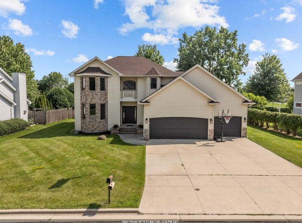 231 BOSWORTH Lane, NEENAH, WI 54956-4984