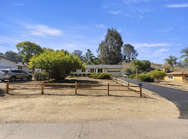 1217 Monte Vista Dr, Vista, CA 92084