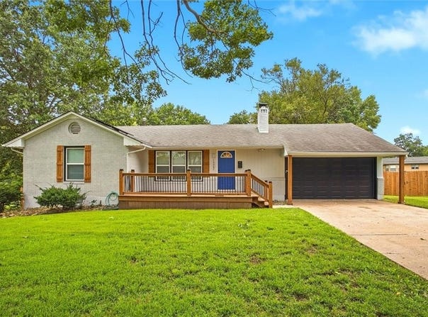12007 E 48th Street S, Independence, MO 64055