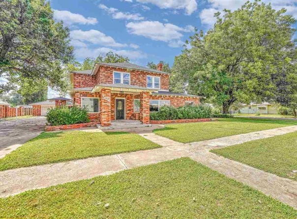 302 S 6th St, Chickasha, OK 73018
