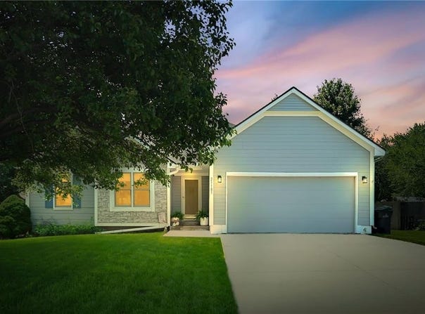 21185 W 126th Street, Olathe, KS 66061
