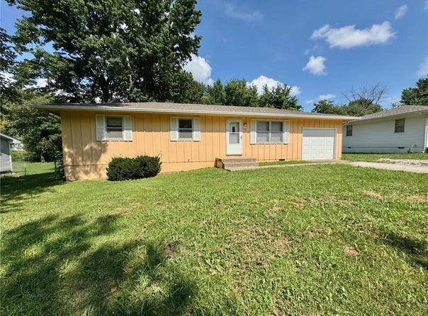 177 SE 411 Road, Warrensburg, MO 64093