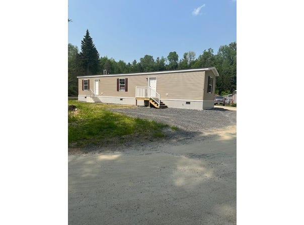 9 3rd Street, St. Johnsbury, VT 05819