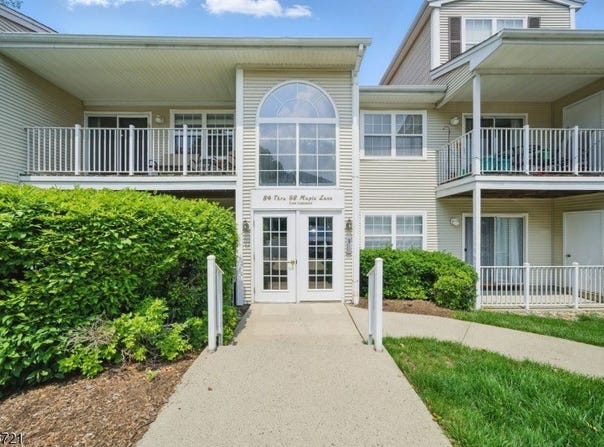 92 MAPLE LANE, Mount Arlington Boro, NJ 07856-1373