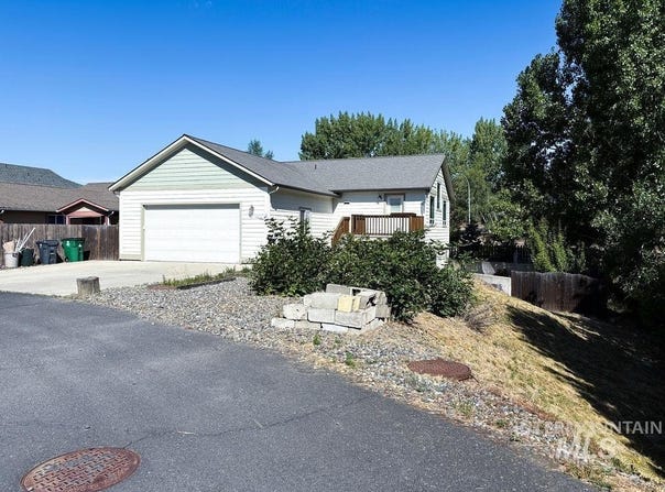 2727 Robinson Park, Moscow, ID 83843