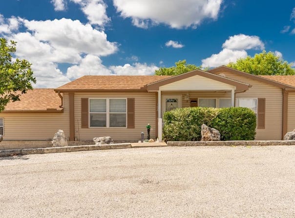 500 Oak Ridge Rd, Fredericksburg, TX 78624