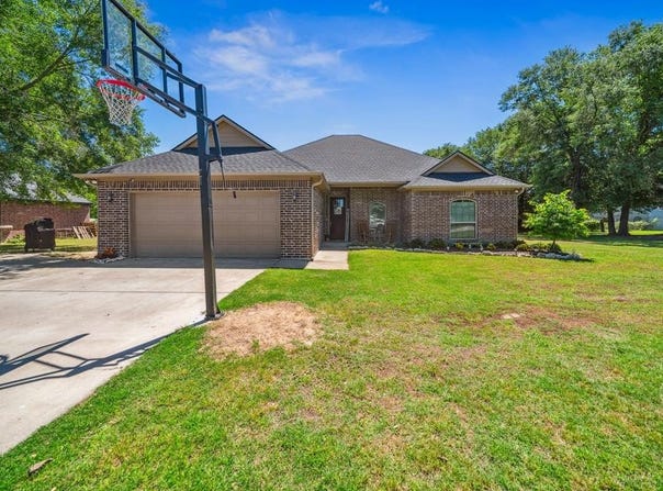 81 Starview Dr, Star Harbor, TX 75148