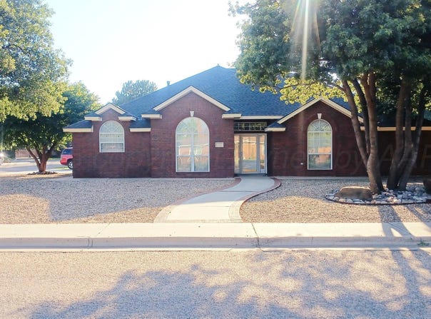 301 Robin Road, Dumas, TX 79029