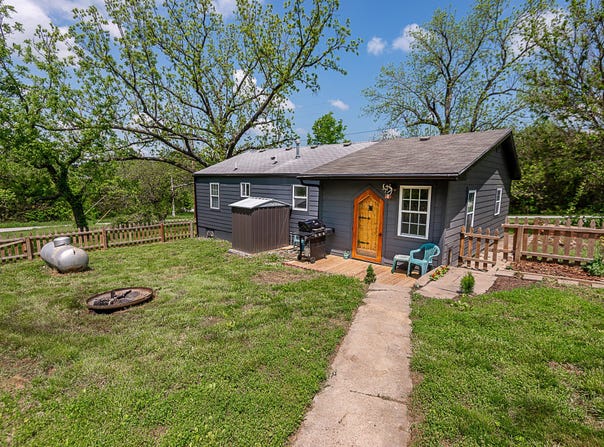 10870 N Farm Rd 137, Brighton, MO 65617