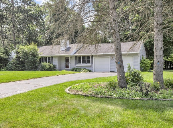 5951 Riverside Drive, Jackson, MI 49201