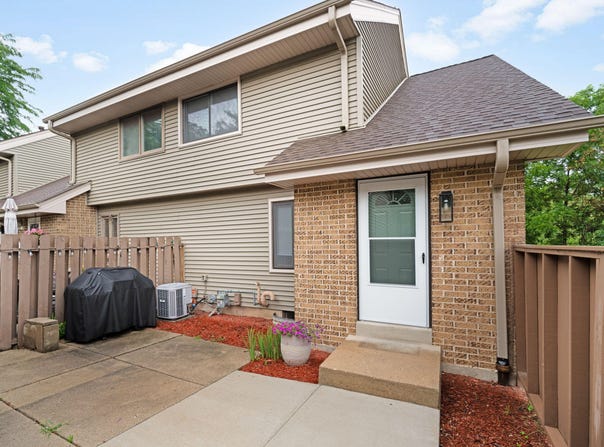 4826 S 19th St, Milwaukee, WI 53221