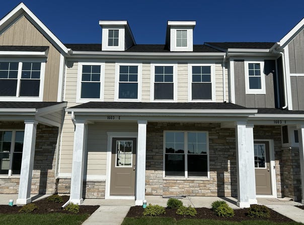 1603 Parkside Lane, Dyer, IN 46311