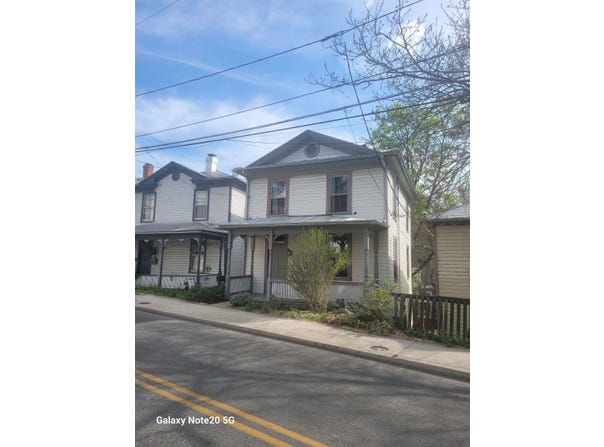 940 W BEVERLEY ST, STAUNTON, VA 24401