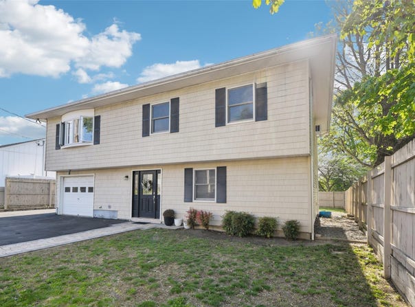 7 Avenue B, Locust Valley, NY 11560