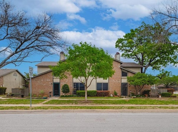 340 W Harwood Road, Hurst, TX 76054