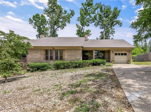 2208 & 2210 Oakwood  AVE, Bentonville, AR 72712