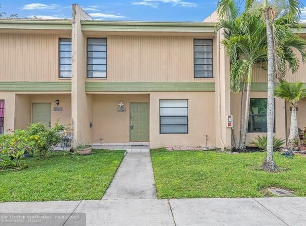 9220 NW 14th St, Pembroke Pines, FL 33024