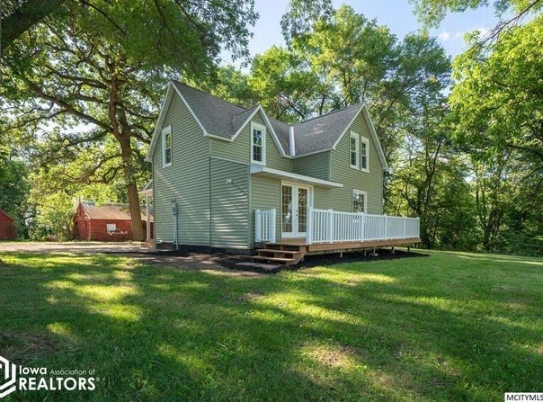 1320 S Lake Street, Lake Mills, IA 50450