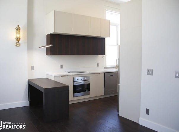 51 E Broadway #303, Fairfield, IA 52556