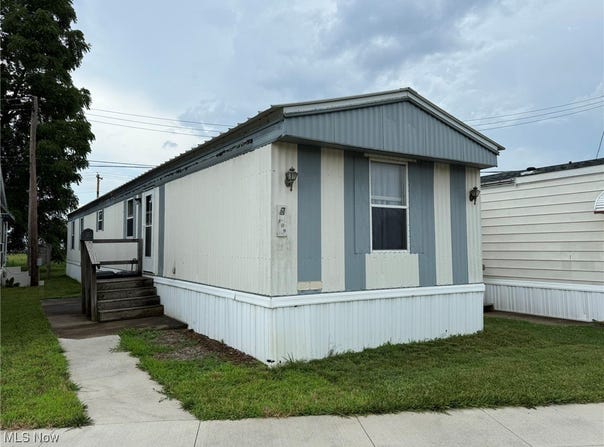 809 Zella Avenue NW, New Philadelphia, OH 44663