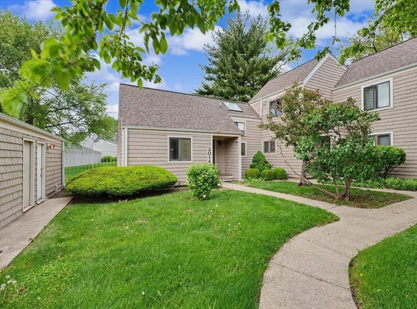 2014 Blackthorn Drive, Champaign, IL 61821