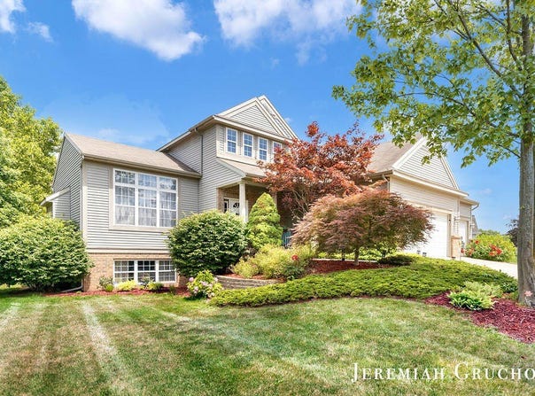 5322 S Silverstone Drive NE, Comstock Park, MI 49321