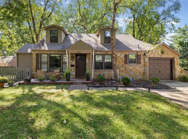 3231 Somerset Drive, Prairie Village, KS 66206