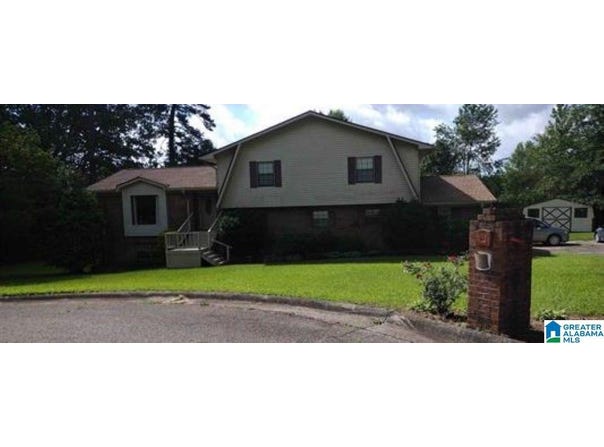 1720 CHERRY CIRCLE, ANNISTON, AL 36207