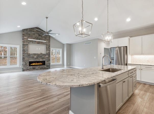 1140 Lochaven Circle, Hillsdale, MI 49242