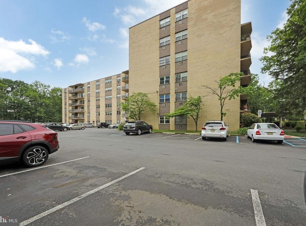 111 CHESTNUT PLACE, CHERRY HILL, NJ 08002