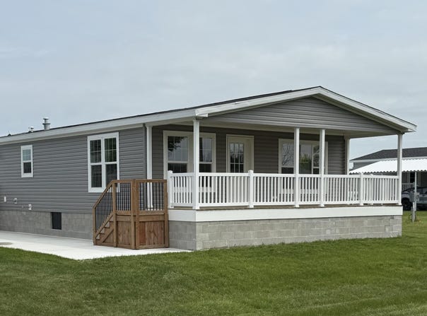 3287 Lakeland Drive, Arcadia, MI 49613