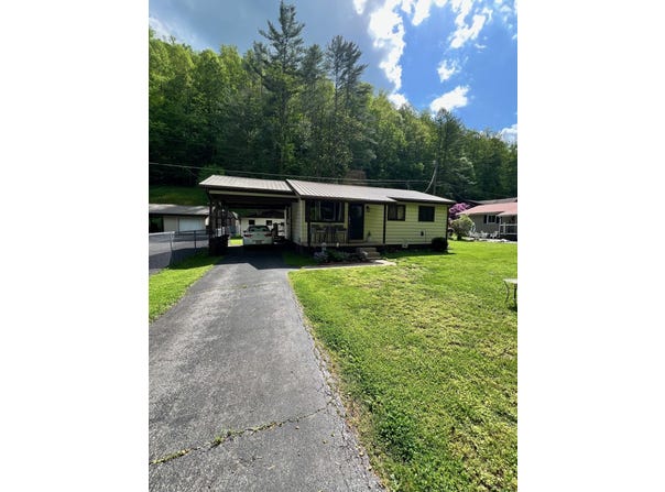 29 Knob Fork Street, Pikeville, KY 41501