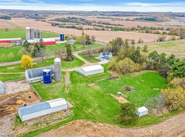 1306 70th Avenue, Roberts, WI 54023
