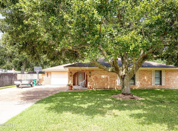 311 Bills Avenue, Ocean Springs, MS 39564