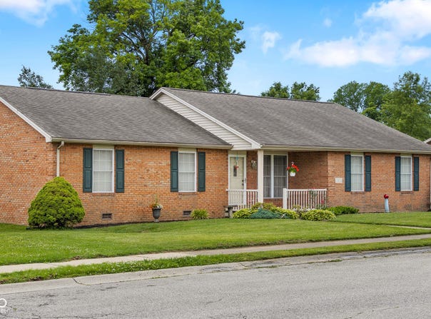 1304 Pin Oak Drive, Seymour, IN 47274