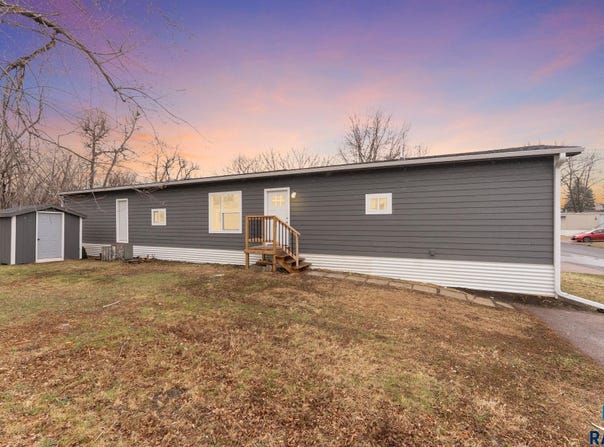 808 S Beta Pl, Sioux Falls, SD 67106-0337