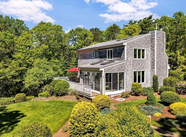 17 Claus Way, Marstons Mills, MA 02648