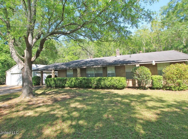 9812 Edgecliff Drive, Moss Point, MS 39562